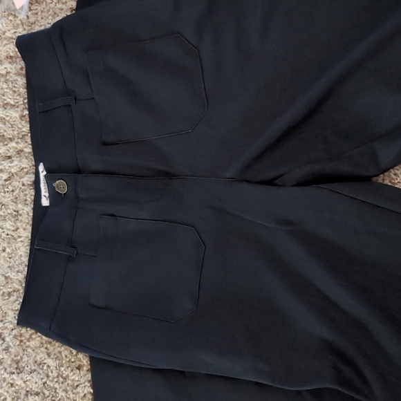 NWT women's navy slacks with 2 front pockets in size 6. - Picture 3 of 4